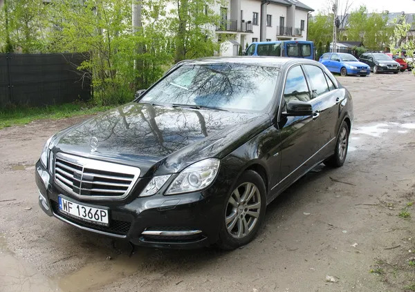 samochody osobowe Mercedes-Benz Klasa E cena 62000 przebieg: 176311, rok produkcji 2012 z Warszawa